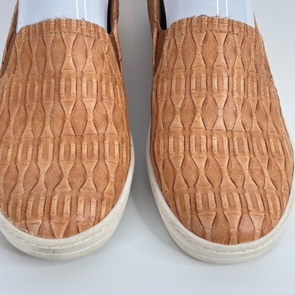 Sundance Tooled Vegan Leather Flats 38 Slip On Loafers Cognac Brown Preppy Fall - Picture 3 of 10